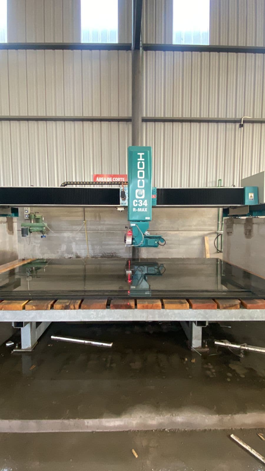 Línea de corte COCH C34 R-MAX en el taller de Bajo Rocas